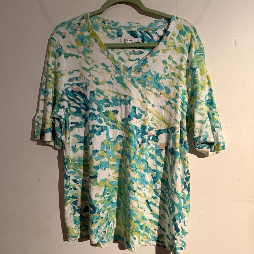 Chicos Color spots Everyday Vneck Size 3 Short Sleeve Top Basic Comfy